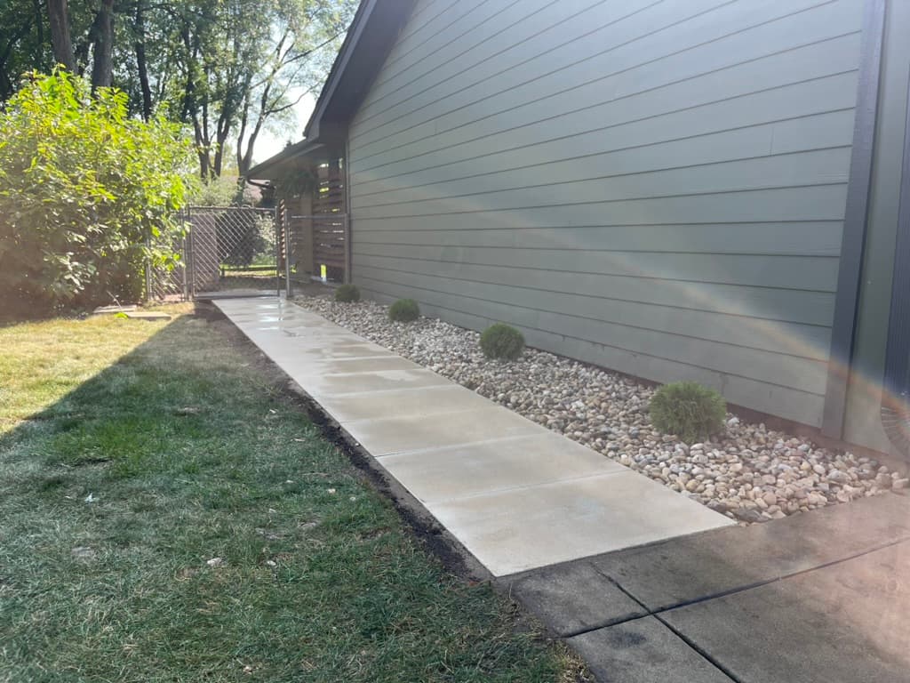 Side yard walkway